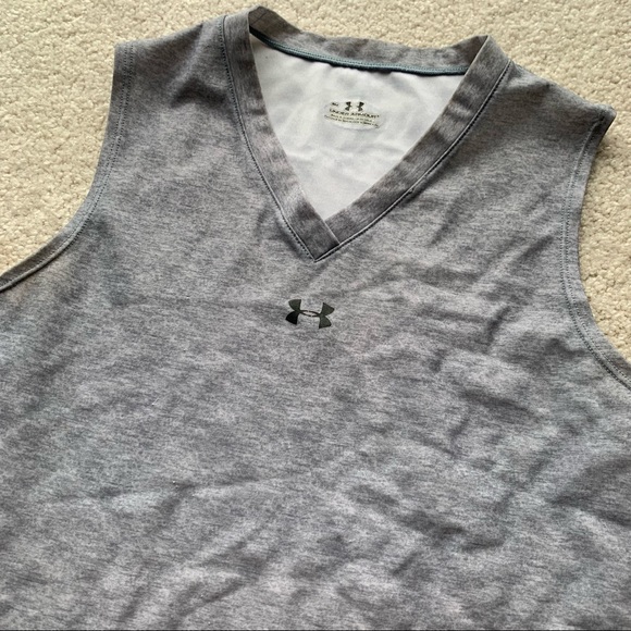 Under Armour | V-Neck Muscle Tank Top | ADULT SMALL - Picture 7 of 9